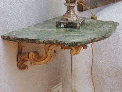 Coppia di Mensole in Legno Dipinto e Dorato