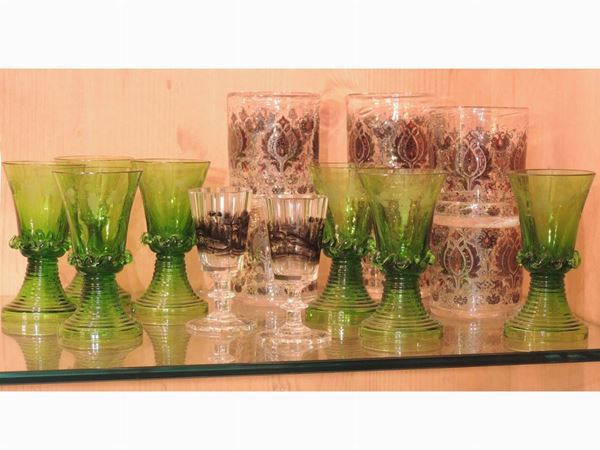 Lotto di bicchieri in vetro colorato  - Asta Arredi tirolesi di Villa Regina a Dobbiaco - Maison Bibelot - Casa d'Aste Firenze - Milano
