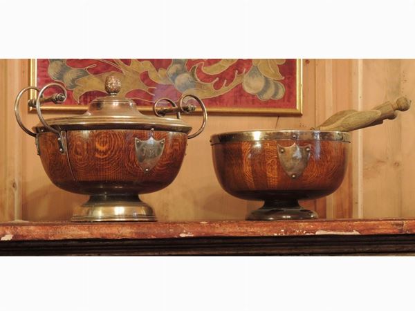 A lot of table accessories  (England, early 20th century)  - Auction Tyrolean furniture from Villa Regina in Dobbiaco - Maison Bibelot - Casa d'Aste Firenze - Milano