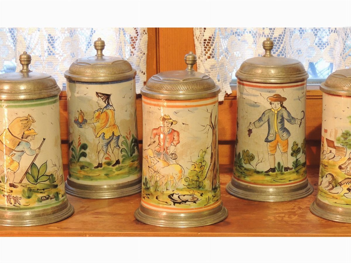 Serie di Dodici Tankard in Maiolica e Peltro