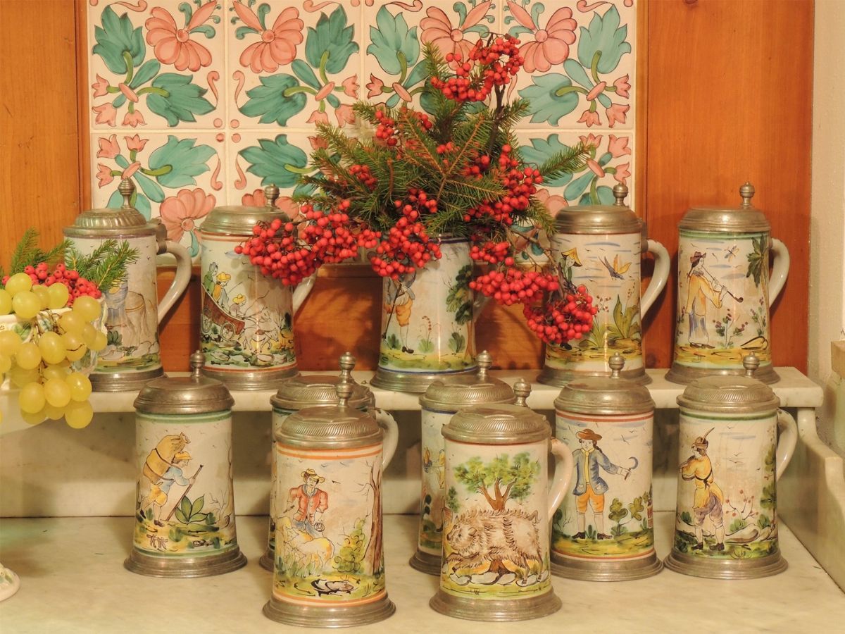 Serie di Dodici Tankard in Maiolica e Peltro