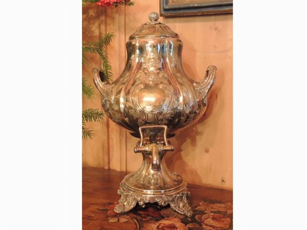 A silver plated samovar  (England, late 19th century)  - Auction Tyrolean furniture from Villa Regina in Dobbiaco - Maison Bibelot - Casa d'Aste Firenze - Milano
