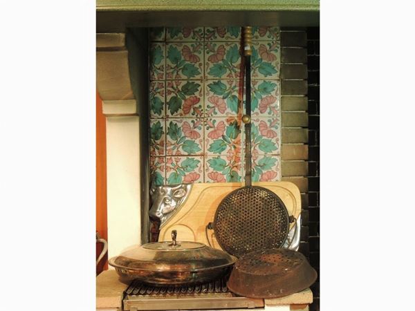 A kitchen accessories lot  - Auction Tyrolean furniture from Villa Regina in Dobbiaco - Maison Bibelot - Casa d'Aste Firenze - Milano