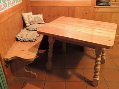 Tavolo Tirolese in Legno Tenero con Panca Ad Angolo