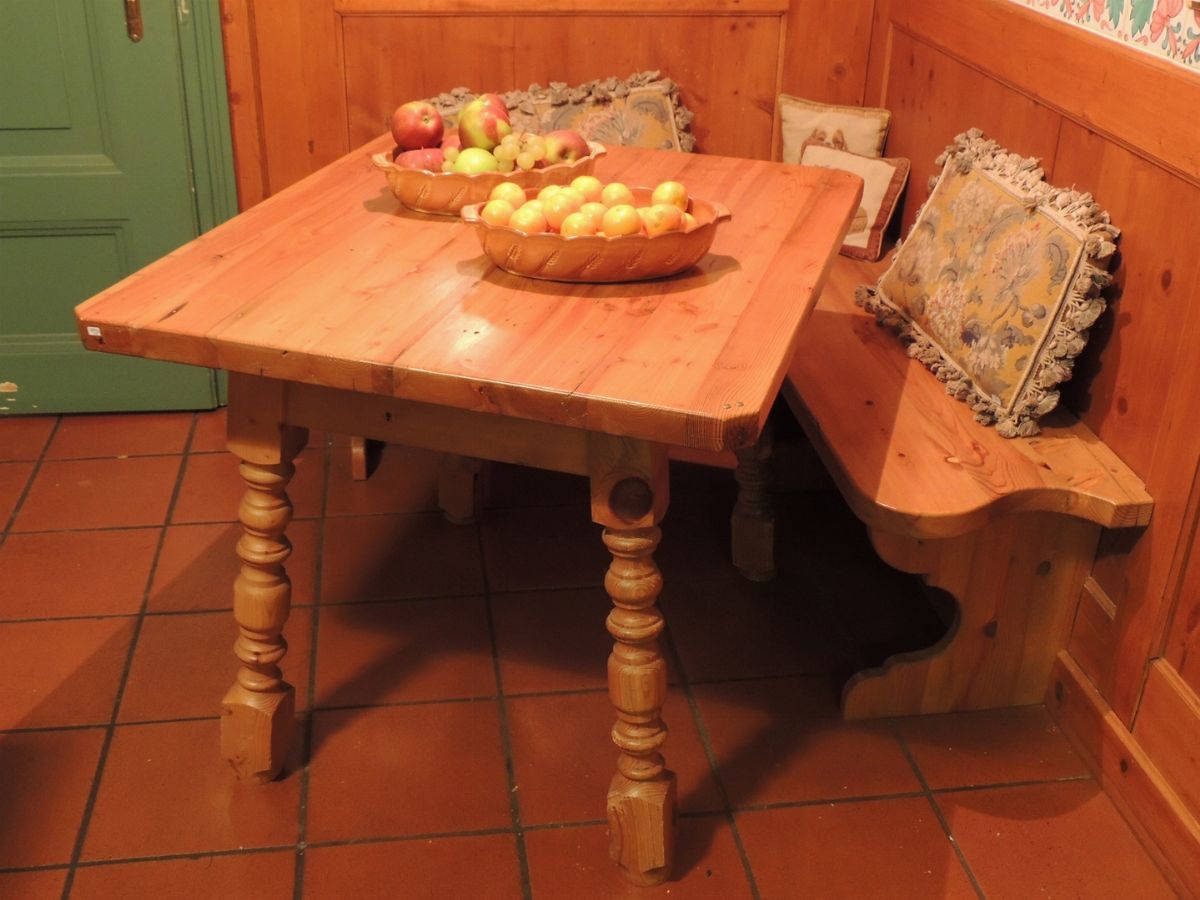 Tavolo Tirolese in Legno Tenero con Panca Ad Angolo