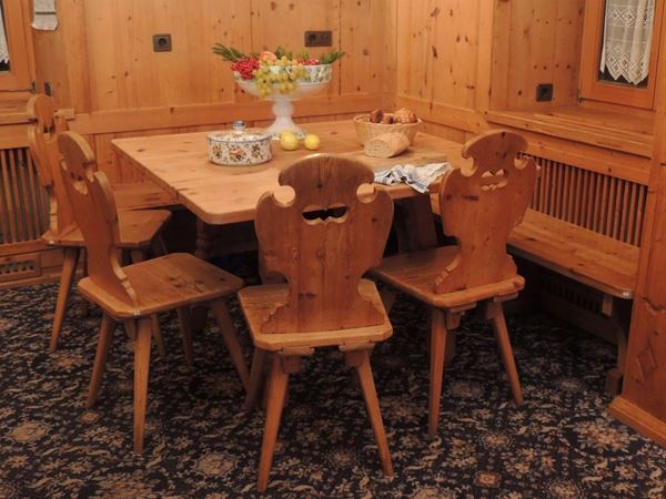 Tavolo tirolese in legno di abete