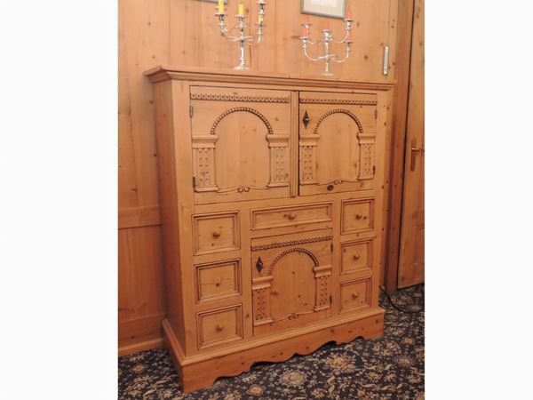 A Tyrolean firwood cupboard  (20th centruy)  - Auction Tyrolean furniture from Villa Regina in Dobbiaco - Maison Bibelot - Casa d'Aste Firenze - Milano
