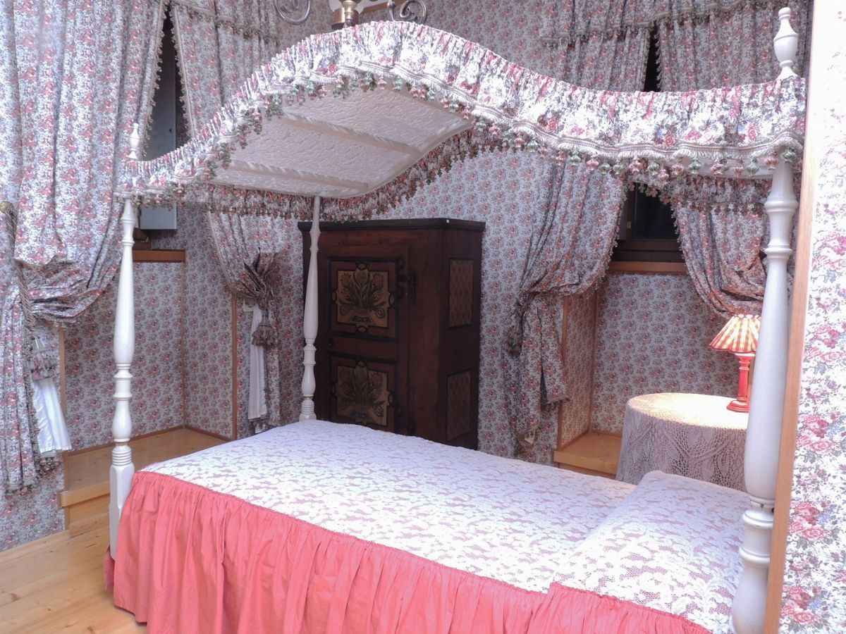 Letto a Baldacchino per Bambina in Legno Laccato Grigio