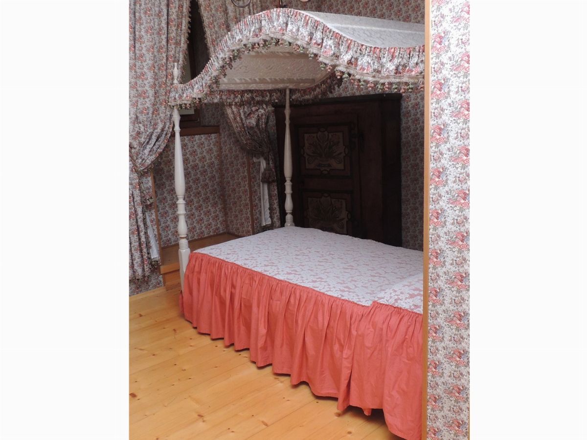 Letto a Baldacchino per Bambina in Legno Laccato Grigio