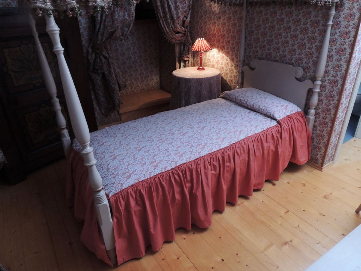 Letto a Baldacchino per Bambina in Legno Laccato Grigio