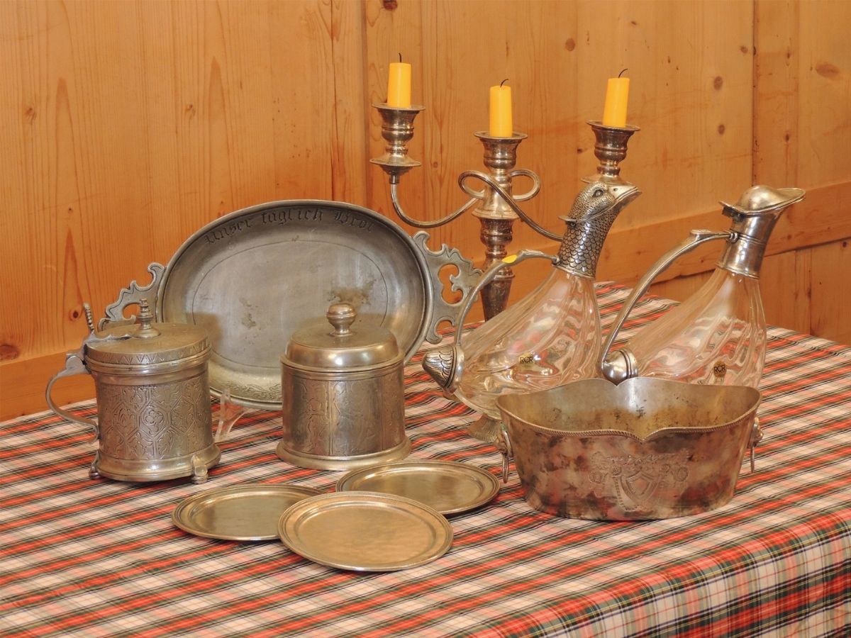 Due Caraffe da Vino in Vetro e Peltro