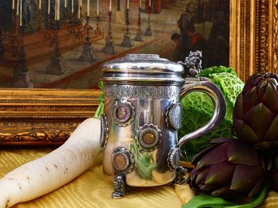 Tankard in Argento 835/1000 con Inserite Monete D'oro