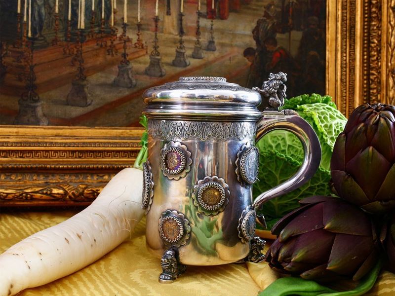 Tankard in Argento 835/1000 con Inserite Monete D'oro