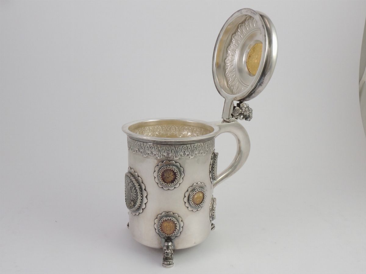 Tankard in Argento 835/1000 con Inserite Monete D'oro
