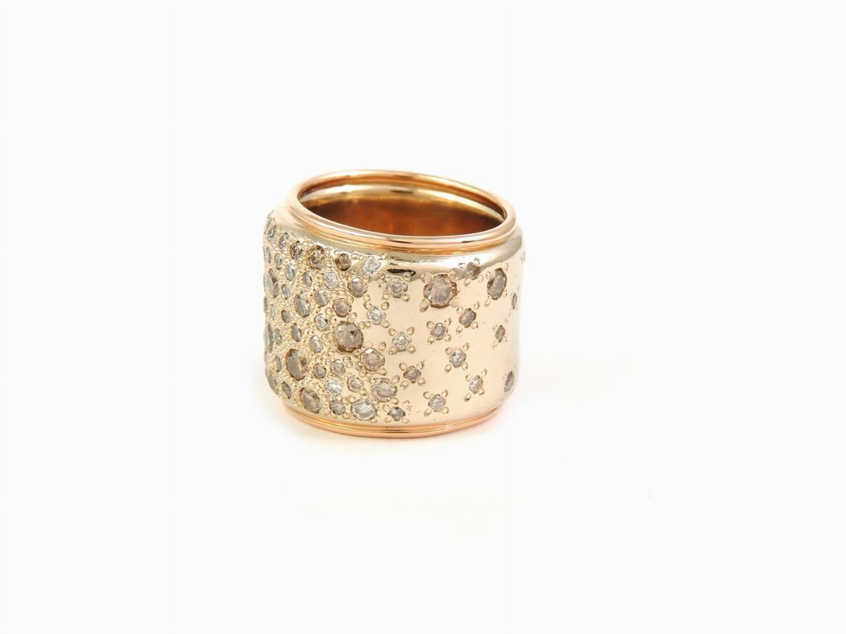 Anello a Fascia Pomellato in Oro Rosa e Bianco con Diamanti Incolori e Fancy Colour