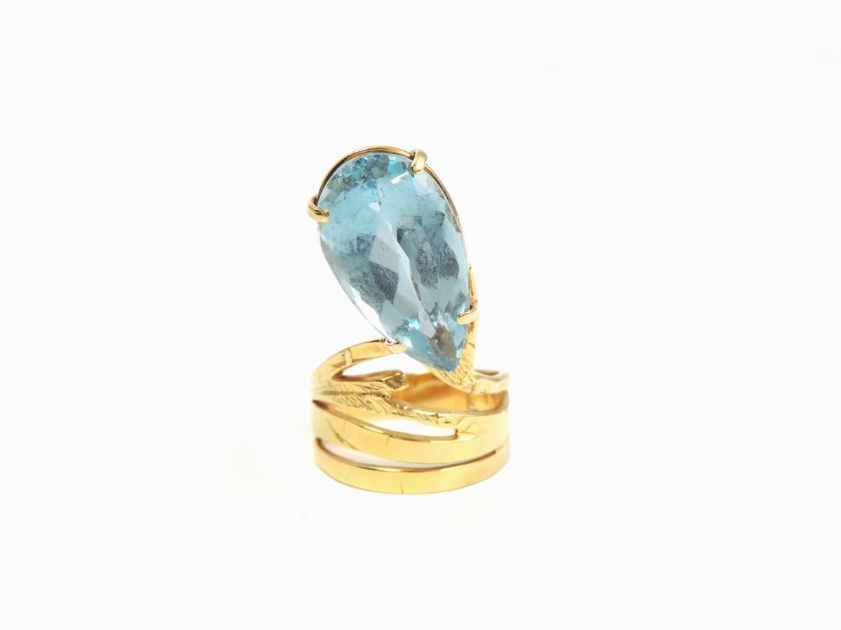 Demi Parure Girocollo Semirigido e Anello in Oro Giallo e Topazi Azzurri