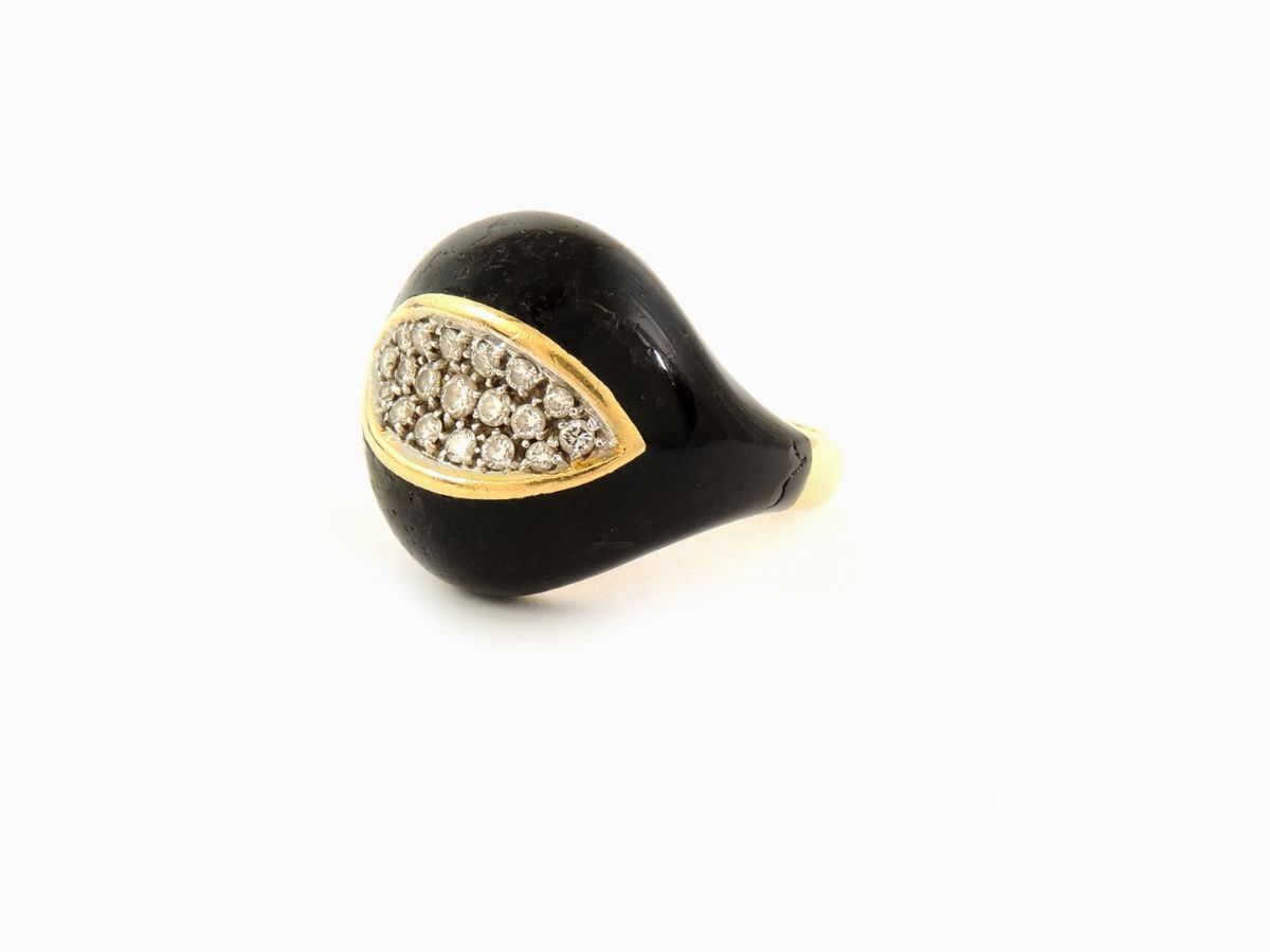 Anello in Oro Giallo, Diamanti e Smalto Nero