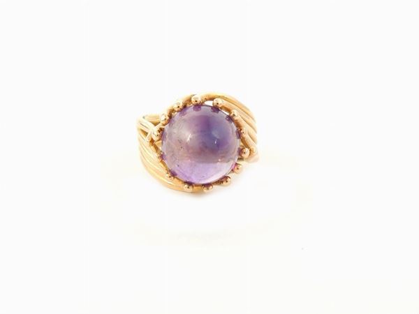 Yellow gold pinky ring with amethyst quartz