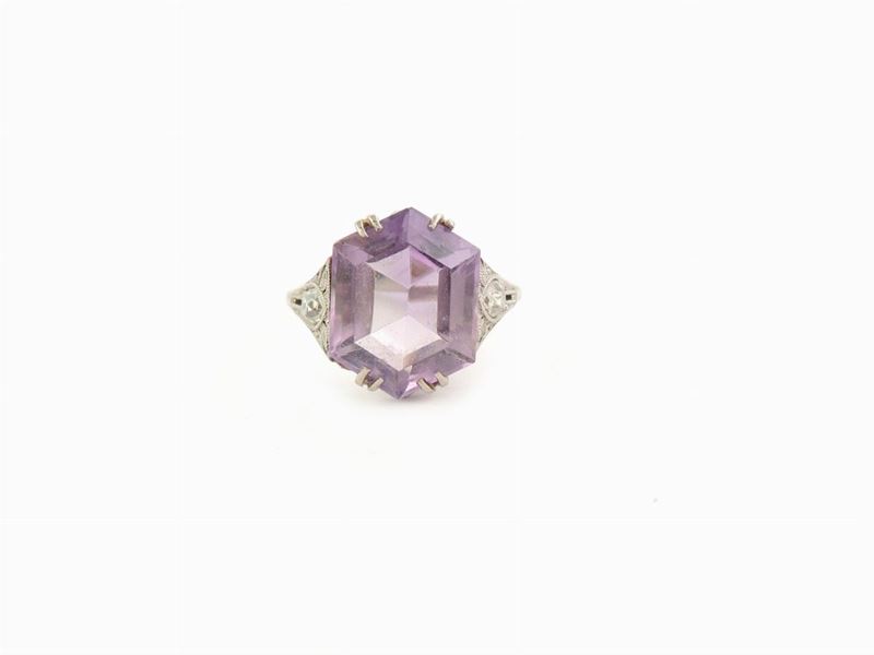 Anello in Platino con Diamanti e Quarzo Ametista