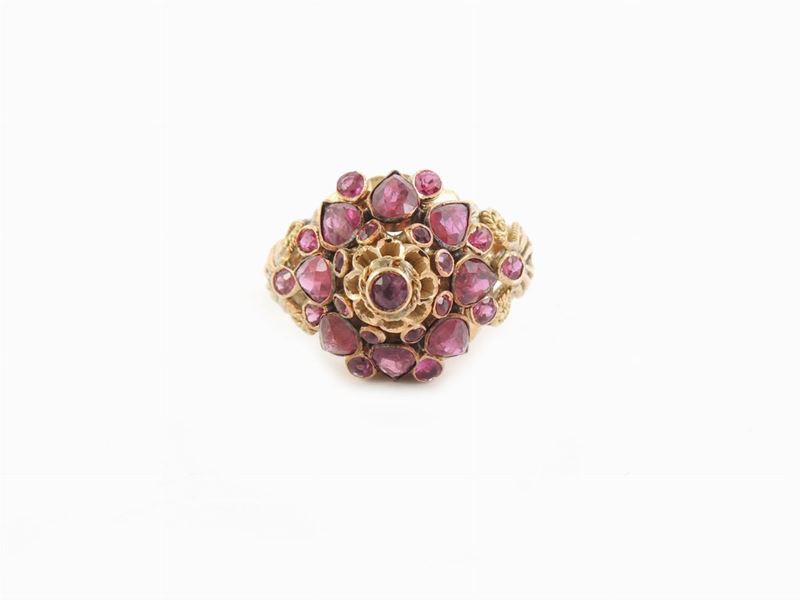 Anello in Oro Giallo 585/1000 con Rubini