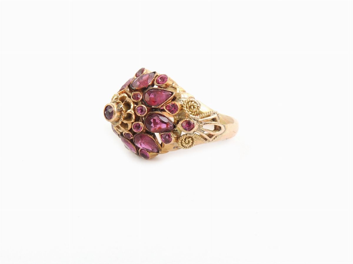 Anello in Oro Giallo 585/1000 con Rubini