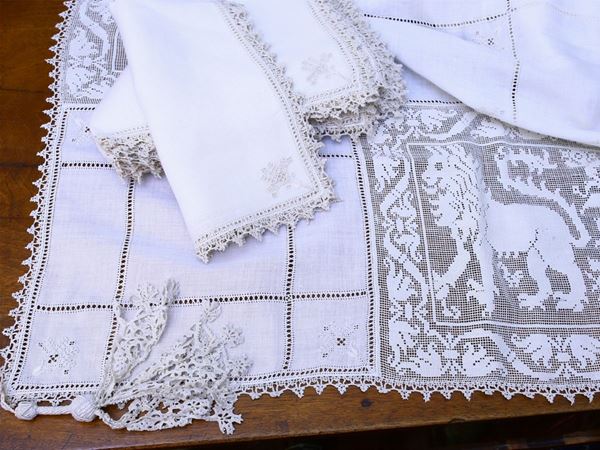 A linen tablecolth