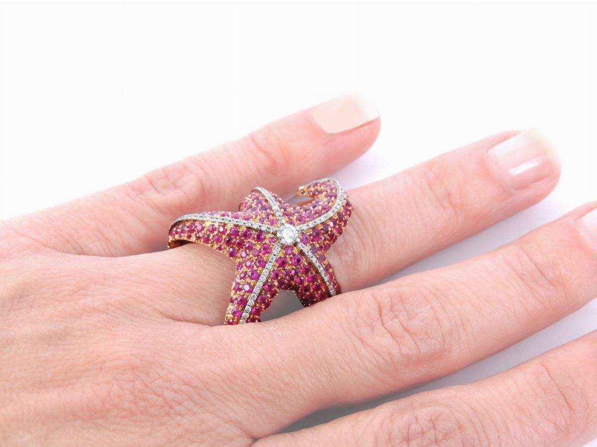 Anello Animalier in Oro Rosa e Bianco con Diamanti e Rubini