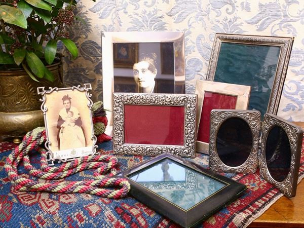 Lot of photo frames, some in silver