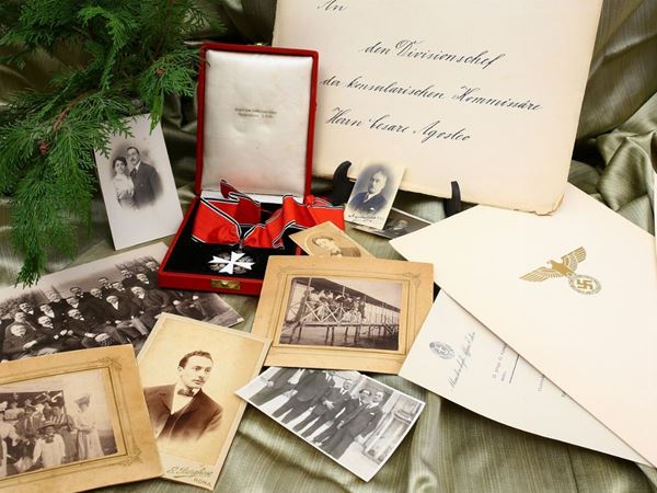 Lotto di documenti, fotografie e decorazione appartenute ad un diplomatico Italiano