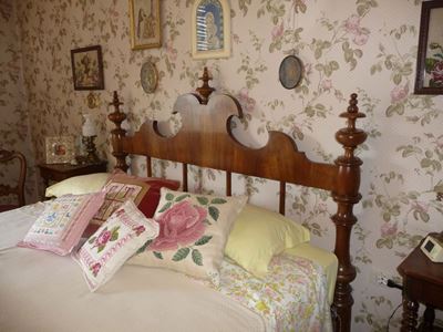 Letto Matrimoniale Impiallacciato in Piuma di Noce