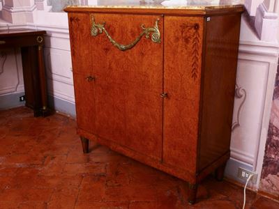 Piccola Credenza Impiallacciata in Radica Bionda
