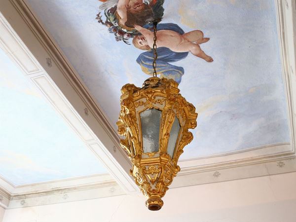 Grande lanterna veneziana in legno intagliato, laccato bianco e lumeggiato in oro
