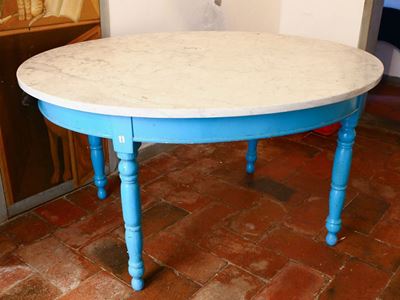 Tavolo Ovale con Piano in Marmo Bianco