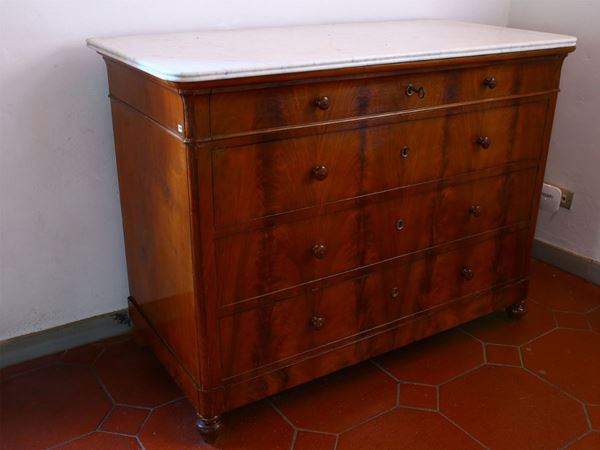 A walnut veneered chest of drawer  (mid-19th century)  - Auction Furniture and Paintings from Palazzo al Bosco and from other private property - Maison Bibelot - Casa d'Aste Firenze - Milano