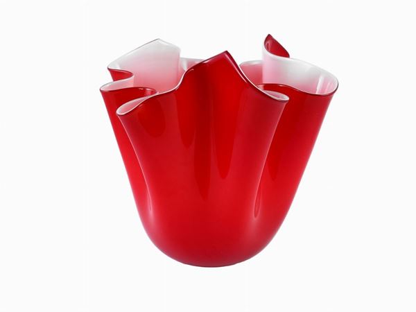 A fazzoletto vase in milk and red cased glass  (Murano, 20th century)  - Auction Only Glass - Maison Bibelot - Casa d'Aste Firenze - Milano