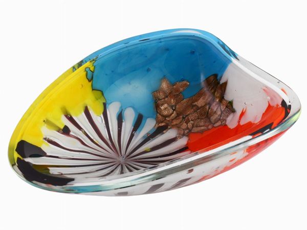 An oval blown glass plate with a polychrome decor of tessere, reeds and a large star-shaped murrina  (Murano, 1960)  - Auction Only Glass - Maison Bibelot - Casa d'Aste Firenze - Milano