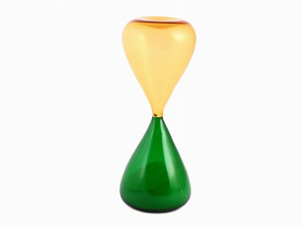 A two colours clepsydra in yellow and green glass