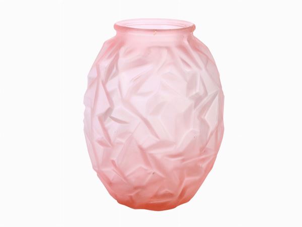 A rose mould-blown glass with geometric decor