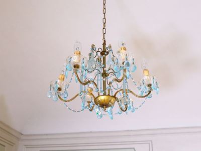 Piccolo Lampadario in Metallo Dorato e Vetro