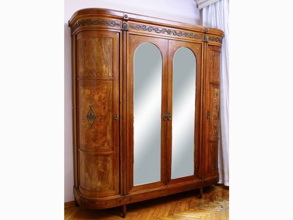 A walnut and briar veneered wardrobe  (early 20th century)  - Auction Furniture and Paintings from Palazzo al Bosco and from other private property - Maison Bibelot - Casa d'Aste Firenze - Milano