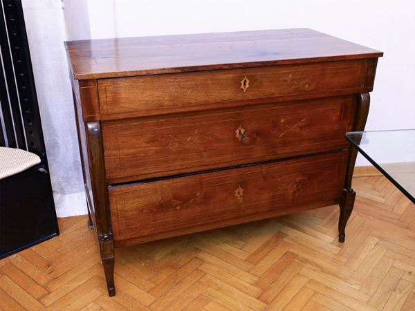 A walnut veneered chest of drawer  (second half of the 19th century)  - Auction Furniture and Paintings from Palazzo al Bosco and from other private property - Maison Bibelot - Casa d'Aste Firenze - Milano