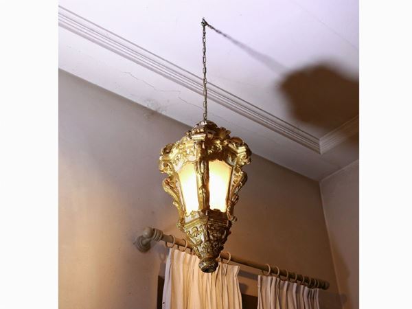 A large curved, laquered and giltwood venetian lantern chandelier  (Venice, 18th century)  - Auction Furniture and Paintings from Palazzo al Bosco and from other private property - Maison Bibelot - Casa d'Aste Firenze - Milano