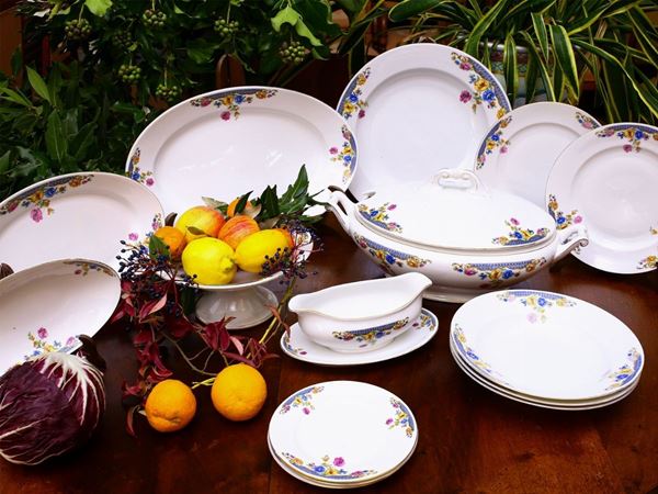 A porcelain plates service