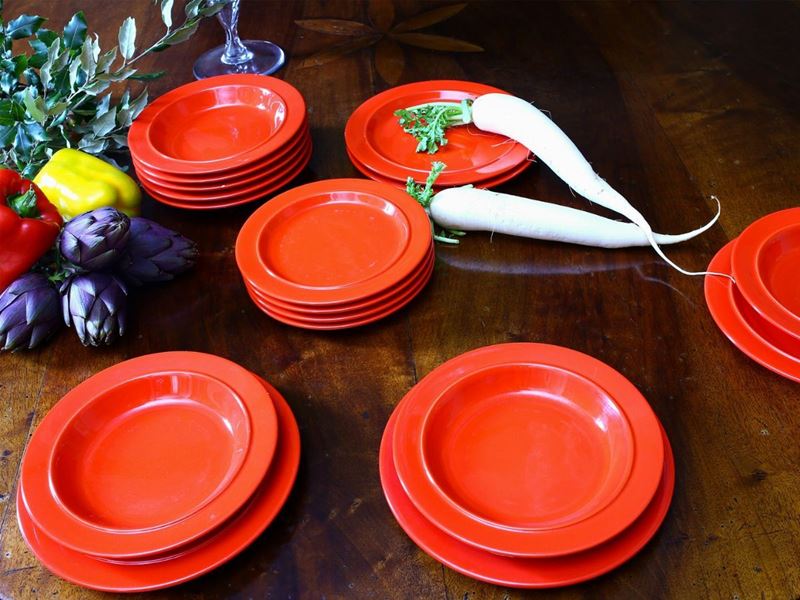 Servito di Piatti Natalizi in Ceramica Rossa