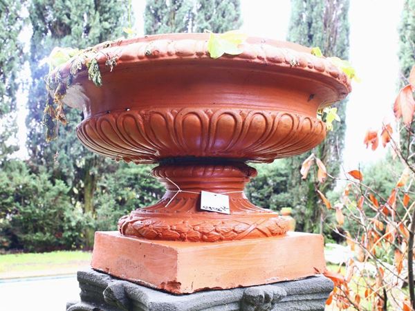 Coppia di vasi a coppa da giardino in terracotta