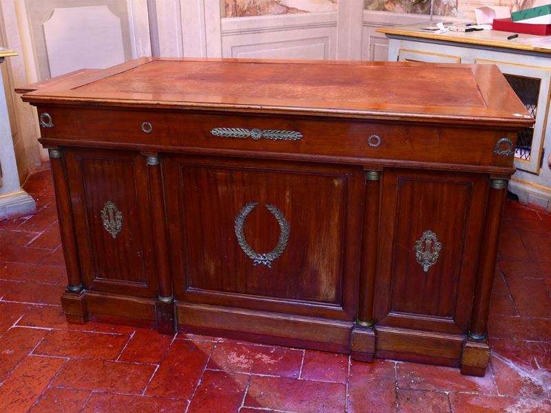 Scrivania a Banco Impiallacciata in Noce