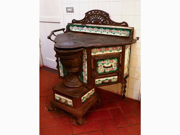 A cast iron and ceramic kitchen  (early 20th century)  - Auction Furniture and Paintings from Palazzo al Bosco and from other private property - Maison Bibelot - Casa d'Aste Firenze - Milano