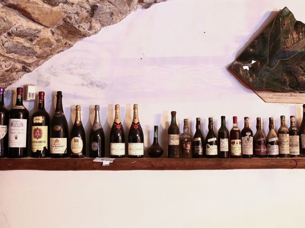 Lot of different wines and spirits  - Auction Furniture and Paintings from Palazzo al Bosco and from other private property - Maison Bibelot - Casa d'Aste Firenze - Milano