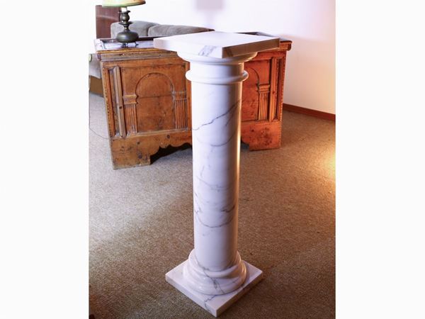 A white marble column  - Auction Furniture and Paintings from Palazzo al Bosco and from other private property - Maison Bibelot - Casa d'Aste Firenze - Milano