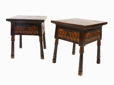 Coppia di Tavolini Bassi in Legno Tenero in Stile "retour D'egypte"
